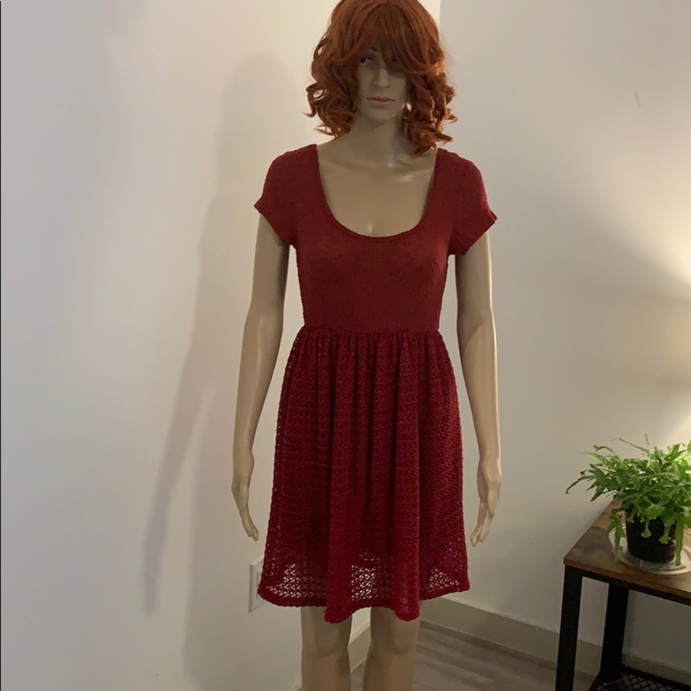 The cutest maroon dress!